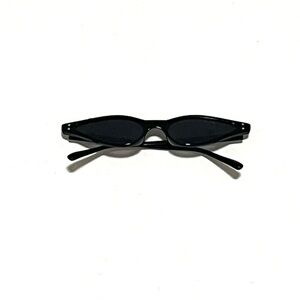 Chic Black Cateye Sunglasses